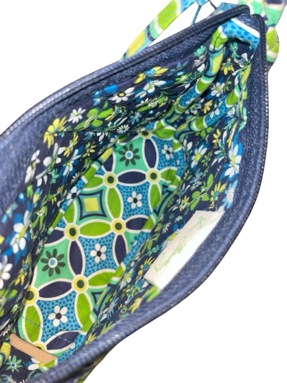 Vera Bradley Cotton Quilted Crossbody in Retired Daisy Daisy Pattern - Picture 8 of 9